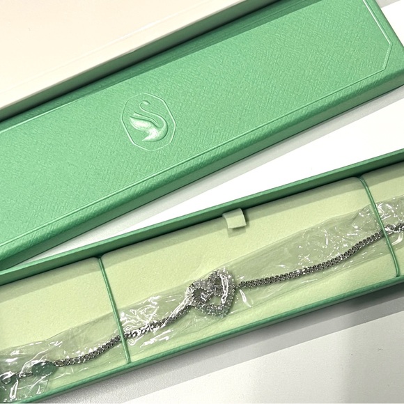 Brand new* Swarovski matrix heart bracelet - Picture 5 of 5